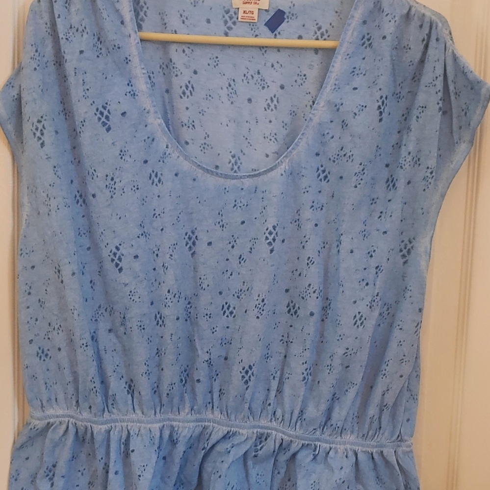 Light blue scoop neck top in XL